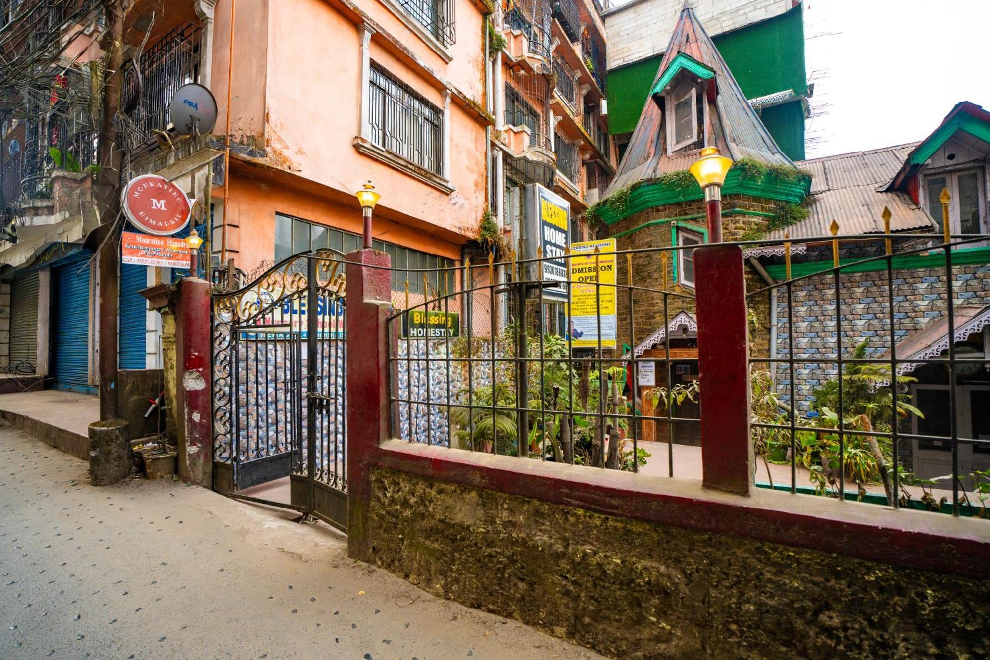 דרג'ילינג Monratino Himadrie -2 Mins Walk From Mall Road - All Rooms Have Kanchenjunga Mountain View מראה חיצוני תמונה