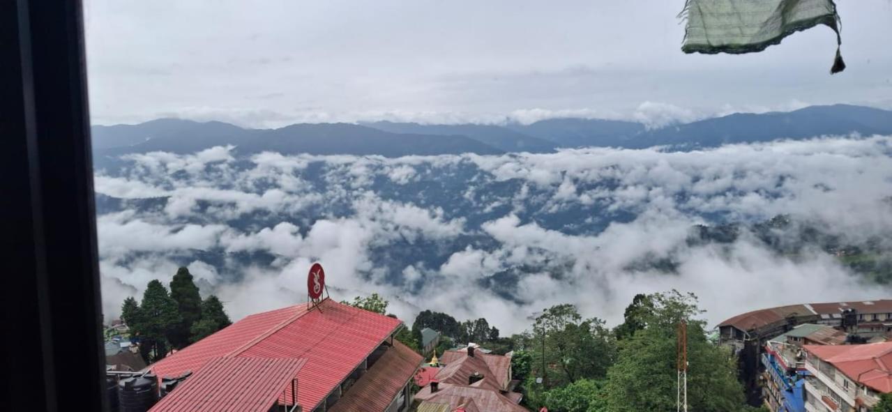 דרג'ילינג Monratino Himadrie -2 Mins Walk From Mall Road - All Rooms Have Kanchenjunga Mountain View מראה חיצוני תמונה